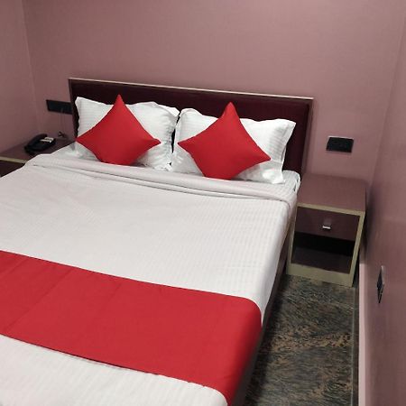 Oyo 16871 Anant Home Stay Shillong Esterno foto