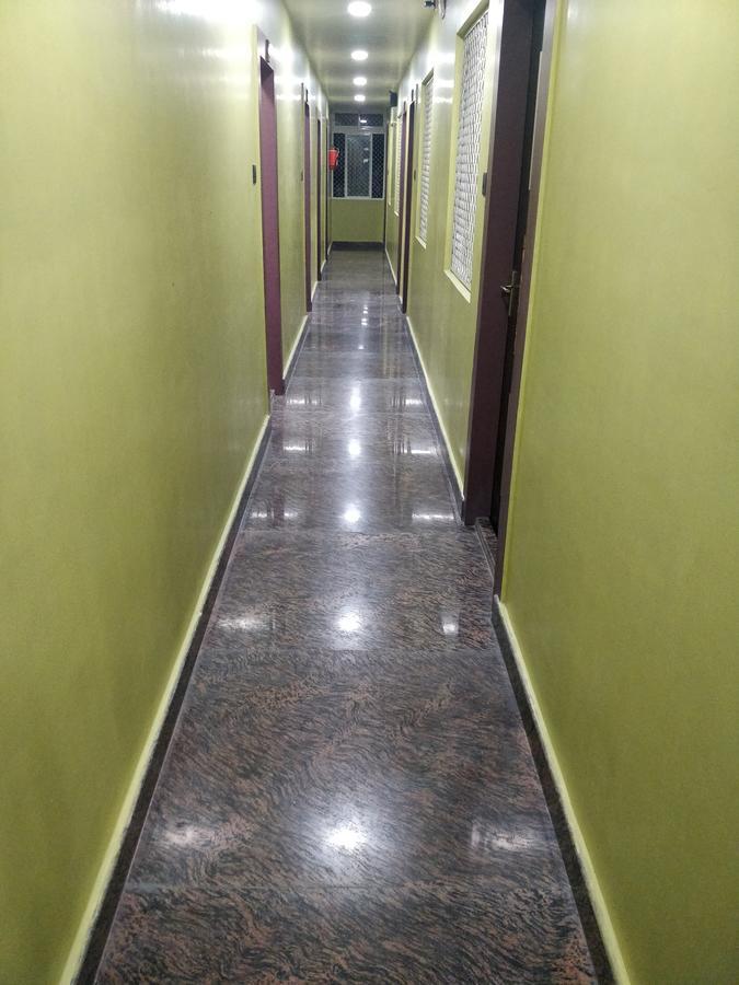 Oyo 16871 Anant Home Stay Shillong Esterno foto