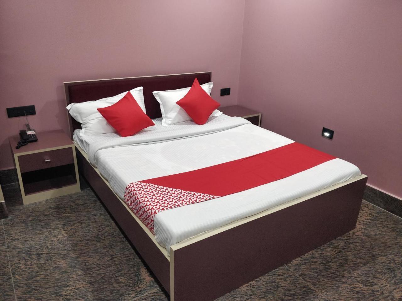 Oyo 16871 Anant Home Stay Shillong Esterno foto