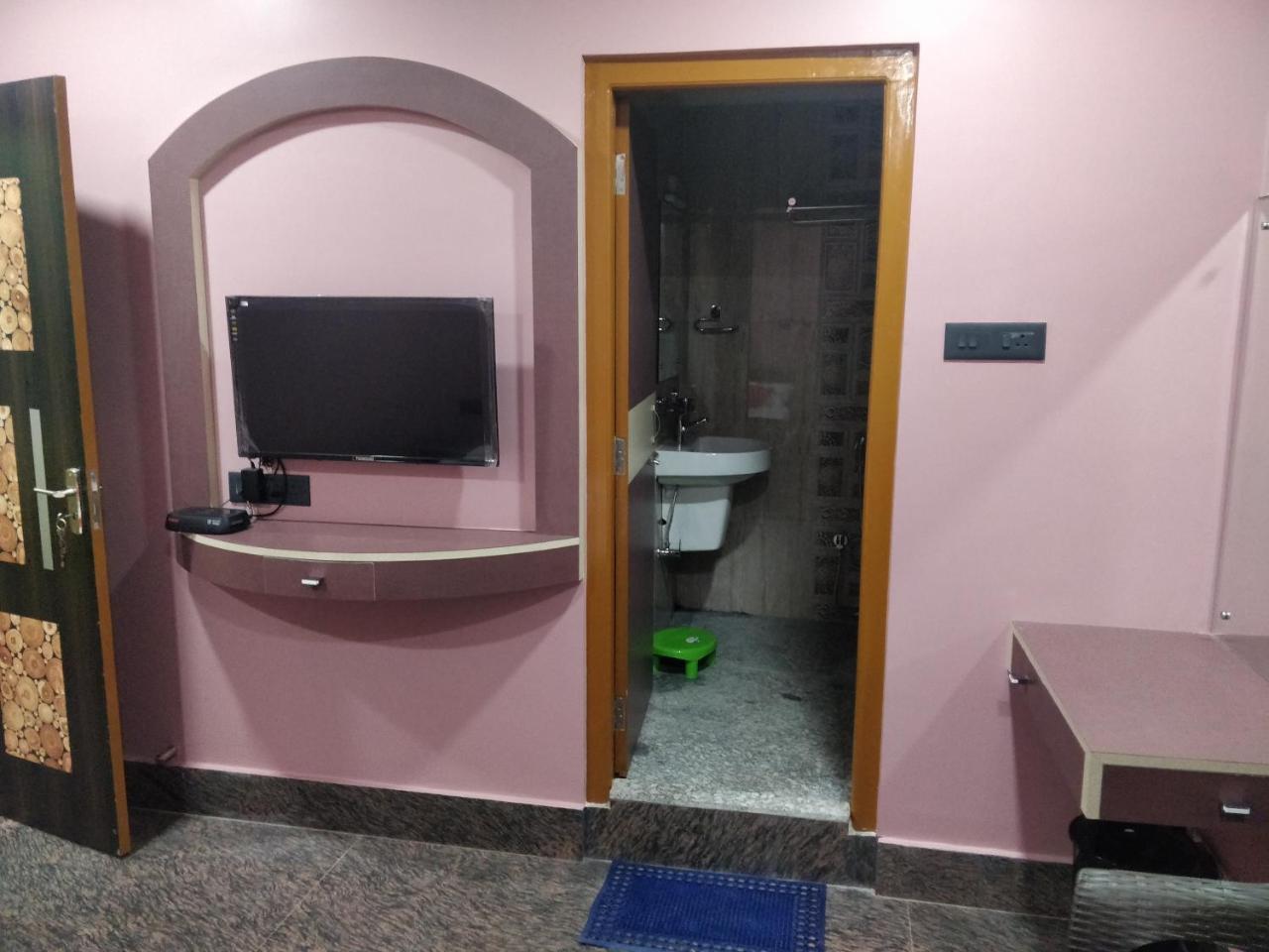 Oyo 16871 Anant Home Stay Shillong Esterno foto
