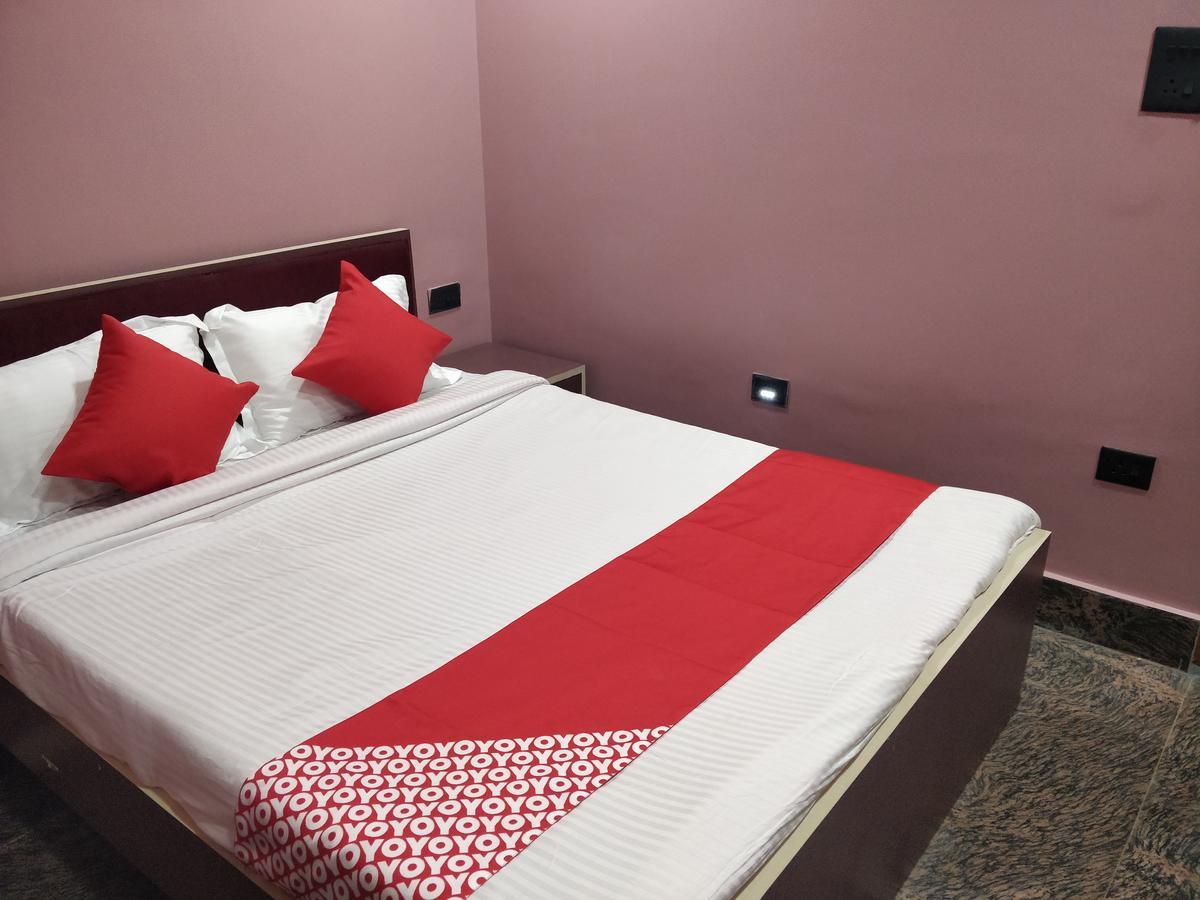 Oyo 16871 Anant Home Stay Shillong Esterno foto