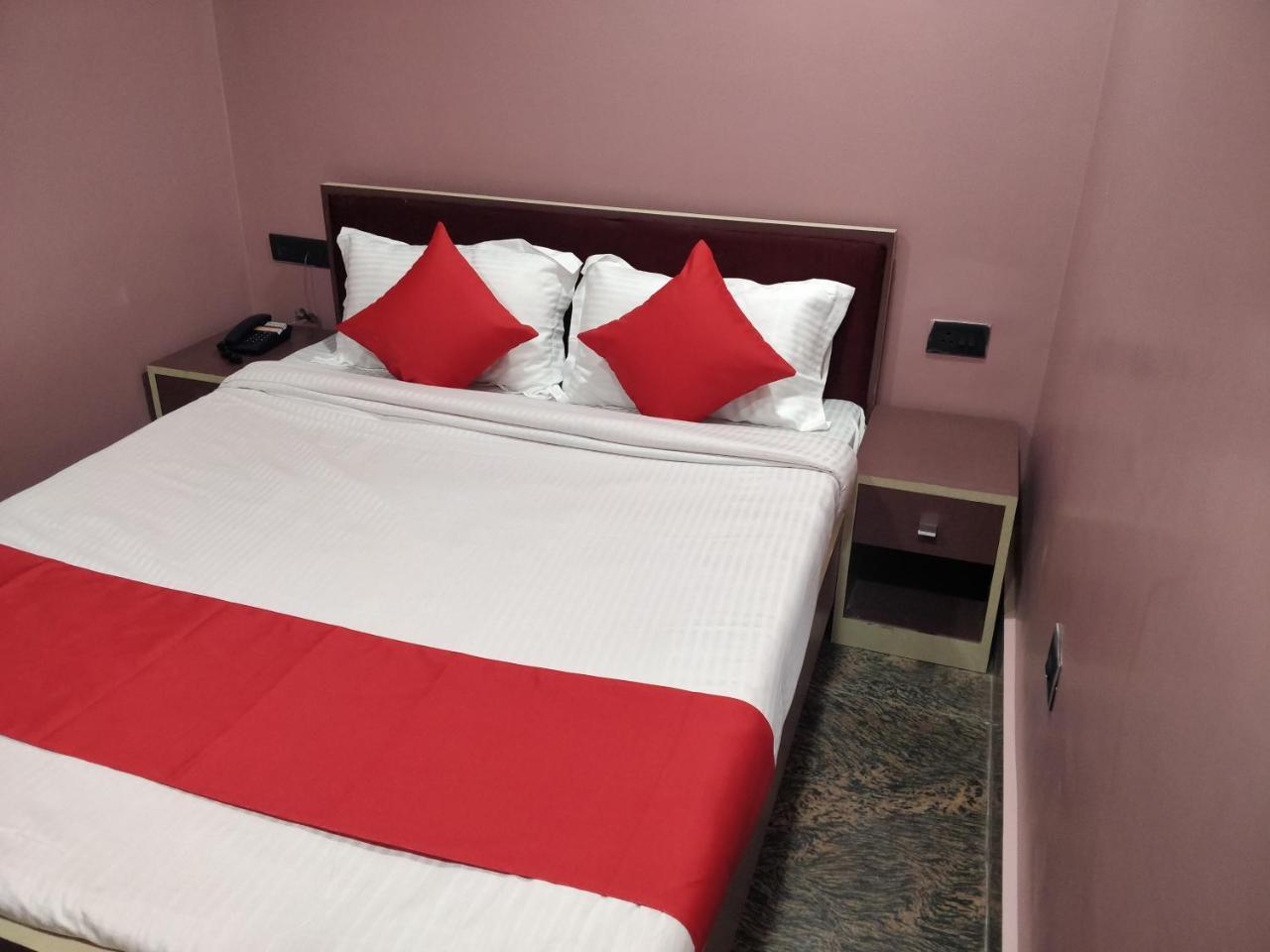 Oyo 16871 Anant Home Stay Shillong Esterno foto