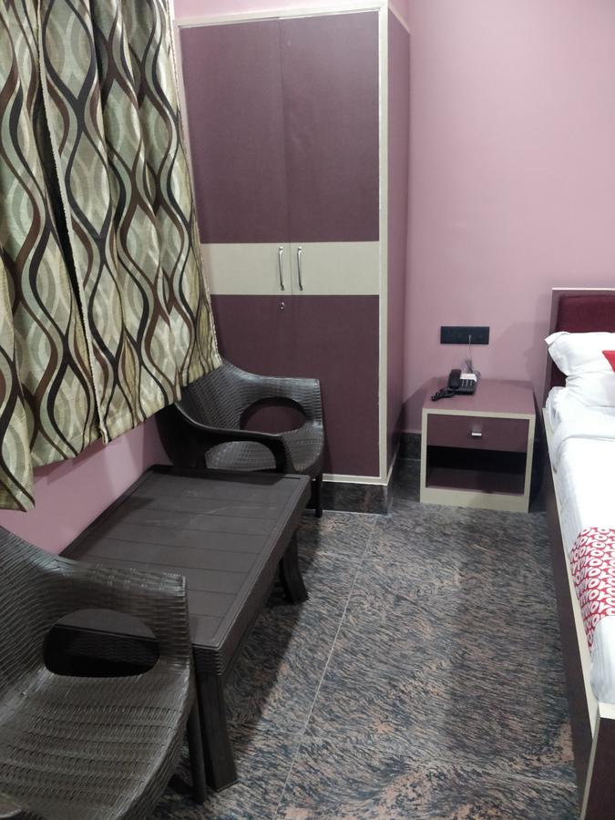 Oyo 16871 Anant Home Stay Shillong Esterno foto