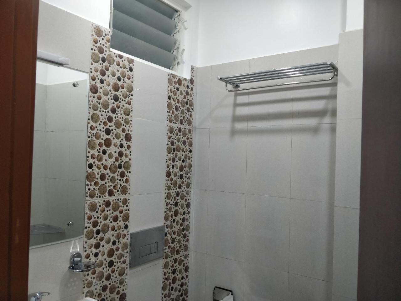 Oyo 16871 Anant Home Stay Shillong Esterno foto