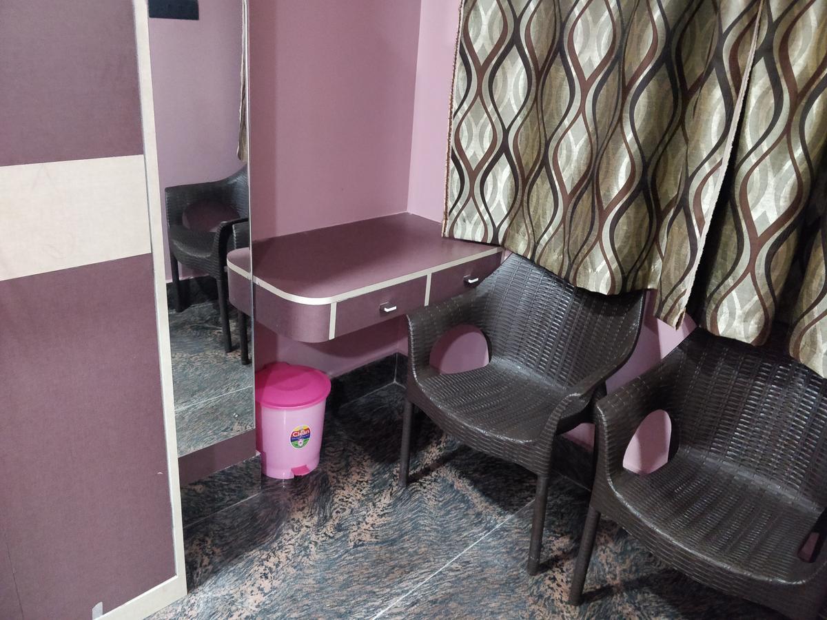 Oyo 16871 Anant Home Stay Shillong Esterno foto