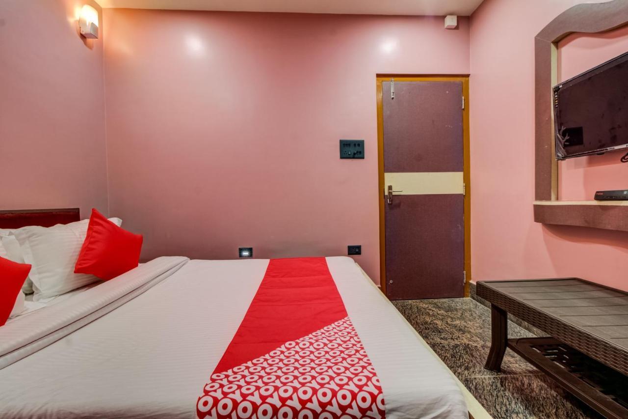 Oyo 16871 Anant Home Stay Shillong Esterno foto